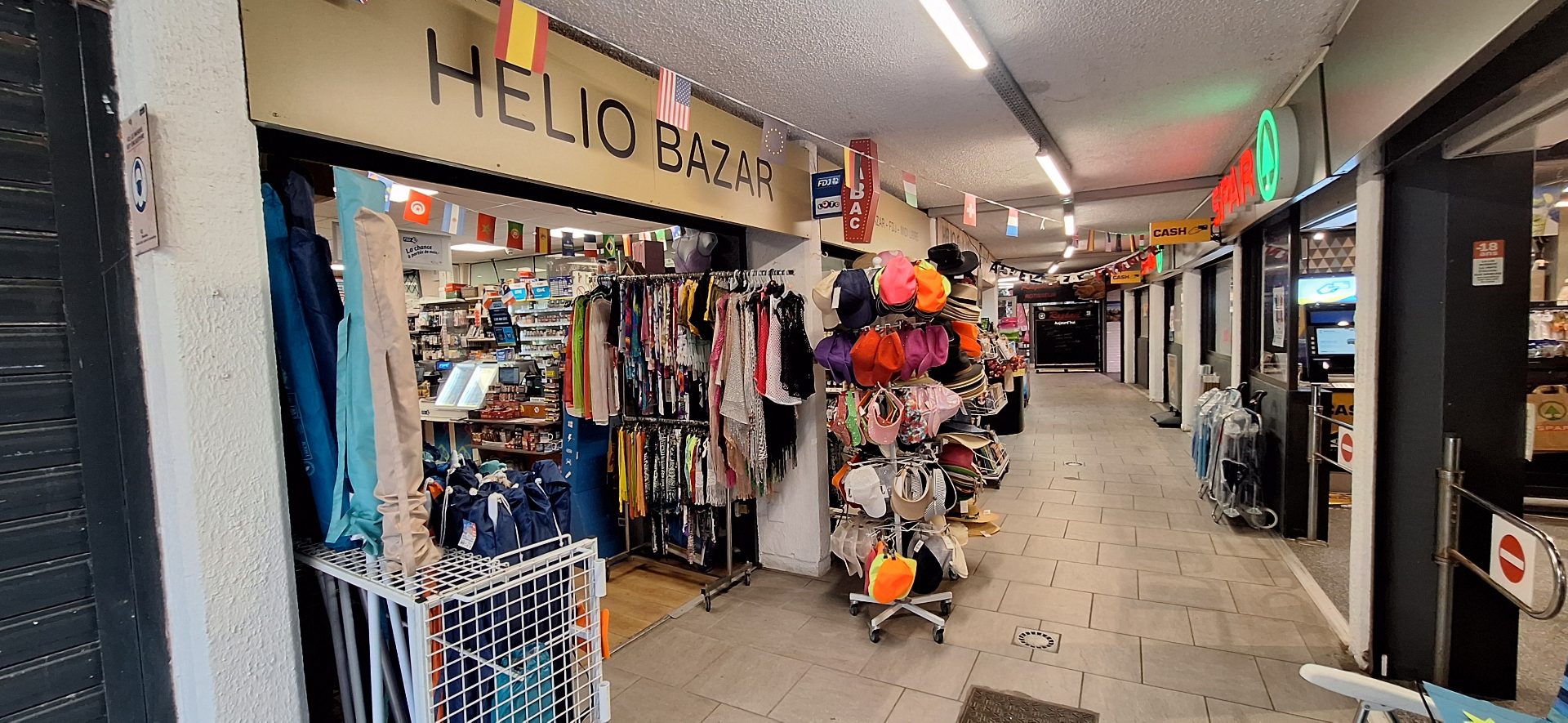 Hélio bazar (tabac) au Village Naturiste du Cap d'Agde