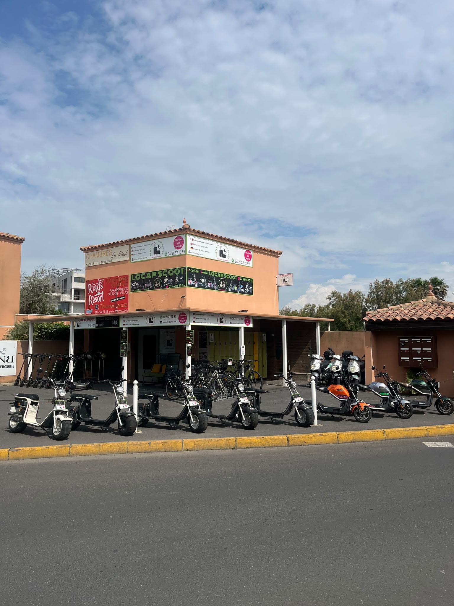 Locap Scoot vélo trottinette scooter bike au Village Naturiste du Cap d'Agde